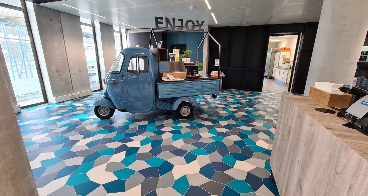 SignSellers creëert met 6000 stickers grootste vloerdecoratie in Nederland