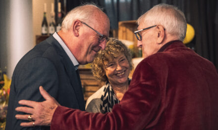 HARRY ELSHOF NEEMT AFSCHEID VAN INTR.