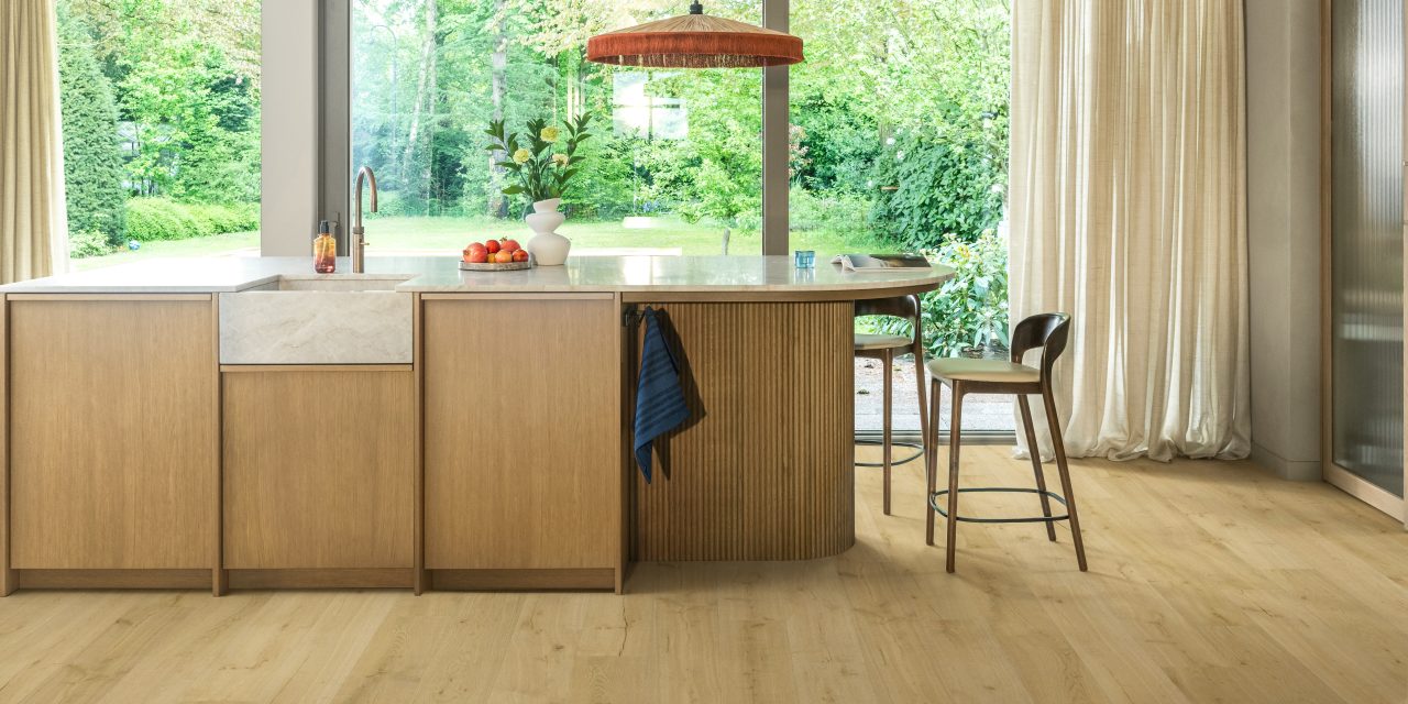 Quick-Step lanceert kraakvrije, waterdichte visgraatvloer in laminaat