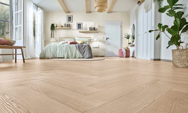 Natuurlijke texturen en duurzame designs als laminaattrends voor 2026