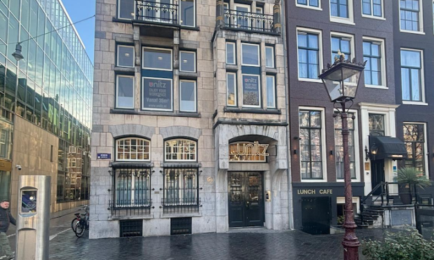 Klassieke parketvloer sluit perfect aan bij renovatie van Rokin 69
